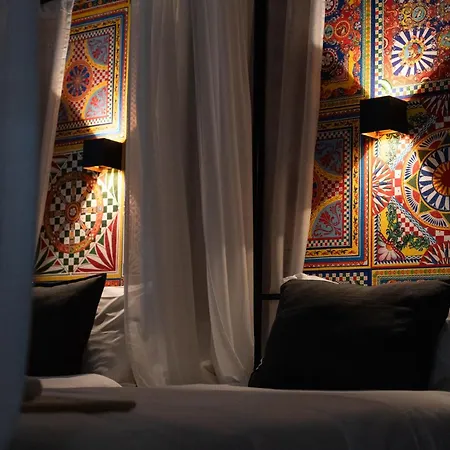 Iconic Гостевой дом